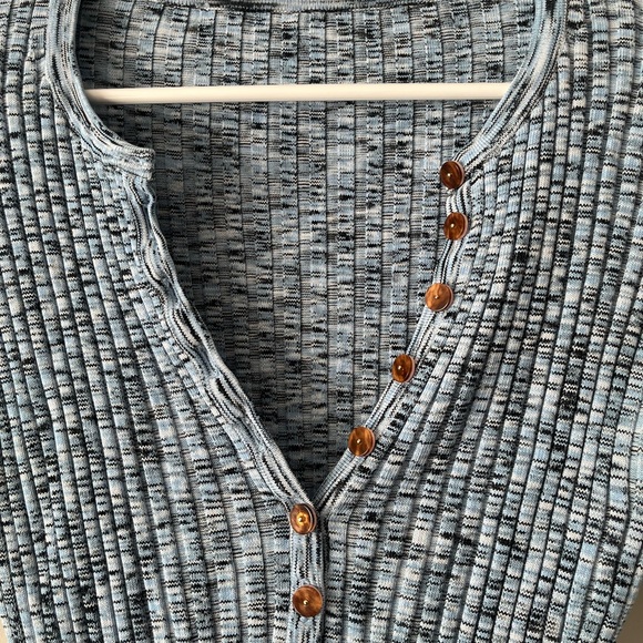 Veronica Beard Textured Blue Long Sleeve Top with Buttons - Picture 2 of 4